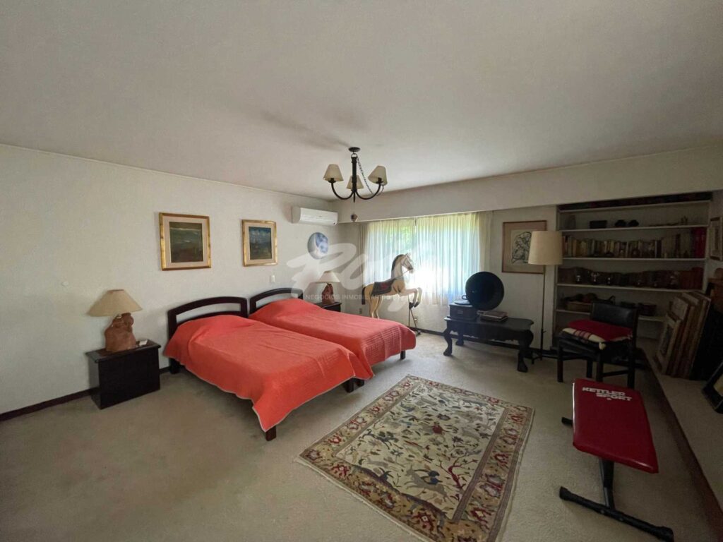 4 (70)