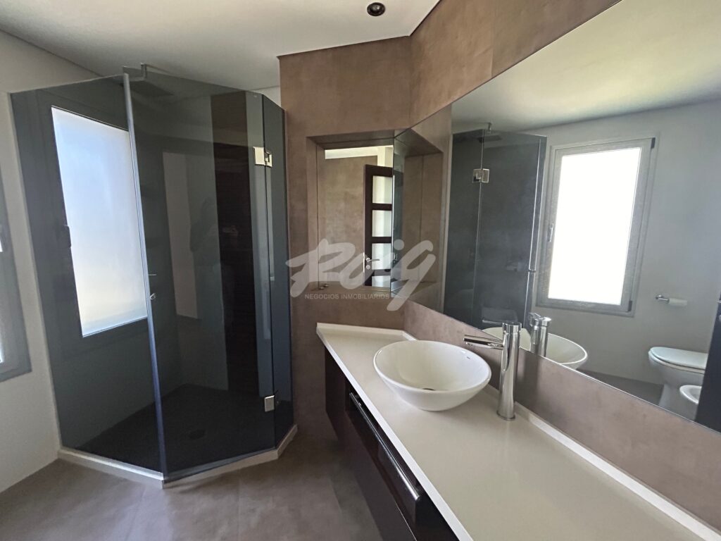 xr:d:DAFUqqix3qg:375,j:5963177461189754293,t:23120714