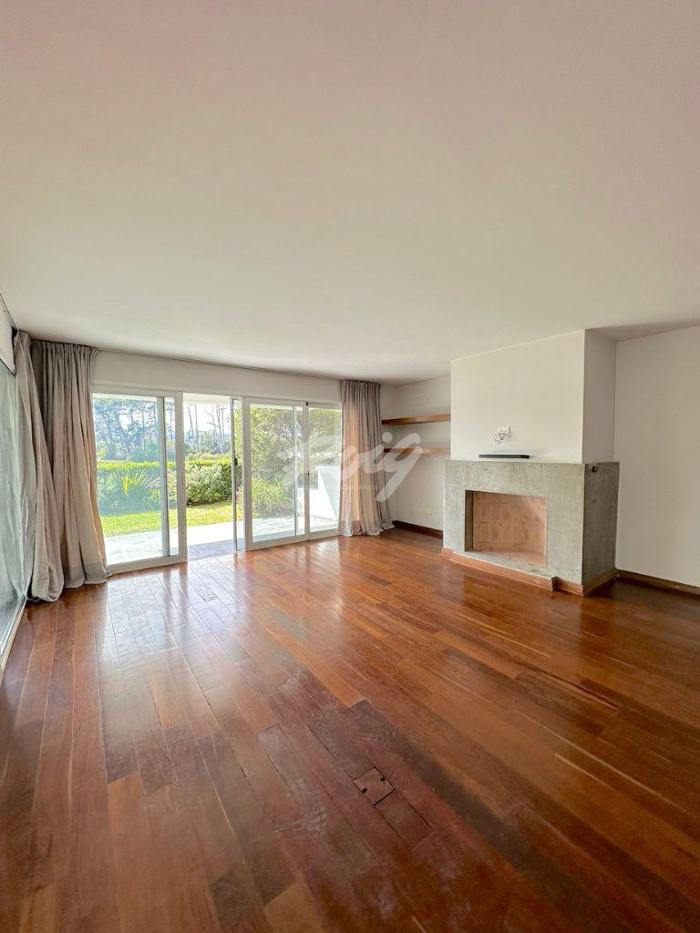 WhatsApp Image 2025-11-04 at 11.22.02 (1)