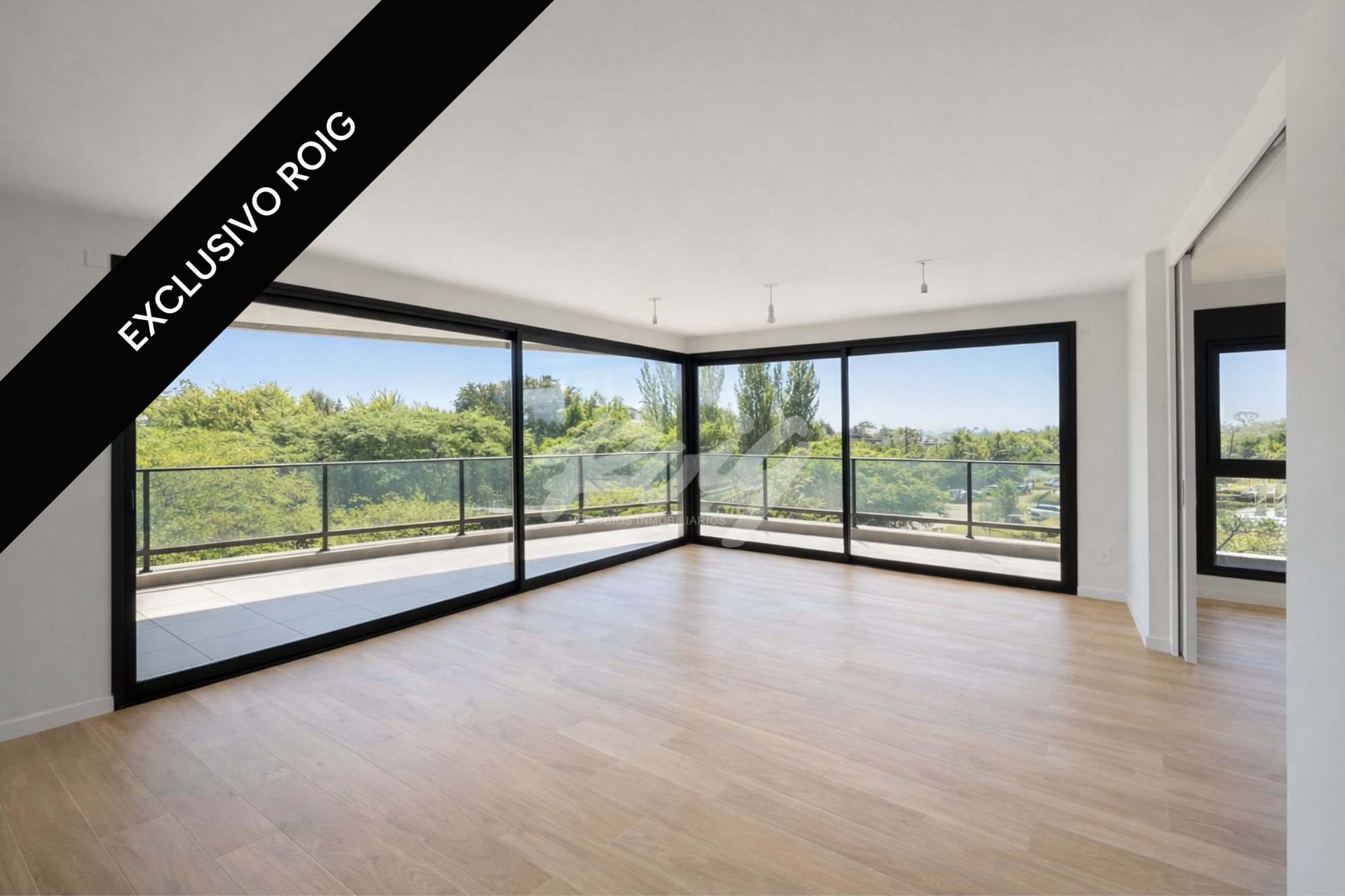 Amplio apartamento de 3 dormitorios con gran terraza en Parques - Inmobiliaria ROIG